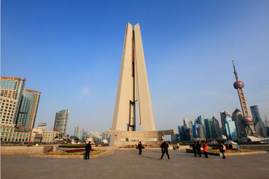 上海市人民英雄纪念塔建筑面积1.6万平方米，建成于1993年，是为了缅怀自1840年以来为解放上海而献出生命的革命先烈而建成的纪念性建筑。
