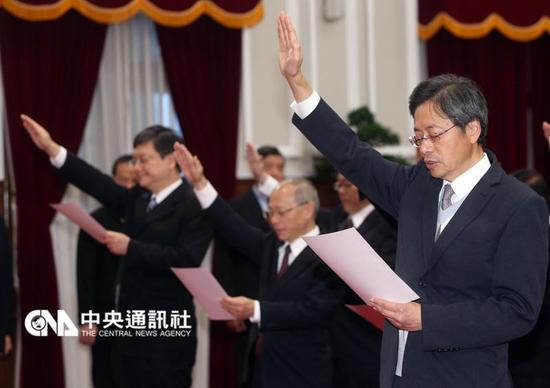 台湾当局新“内阁”1日宣誓就职(图片来源：“中央社”)